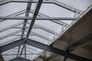 Detail na větrací hřebenový světlík ERSTA SKY zevnitř